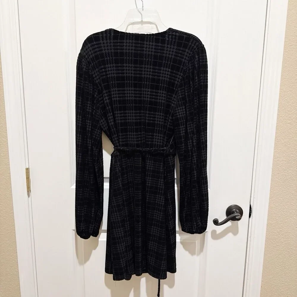 Gianni Bini Dress Mini Black Houndstooth Velvet Wrap Long Sleeve Size Large New